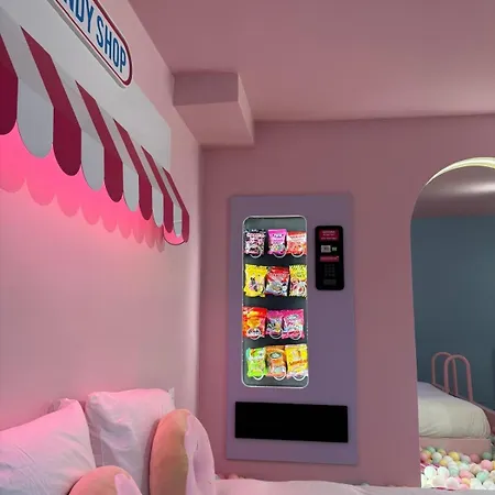 Capsule Candy - Piscine A Boules - Cinema Prive Roubaix