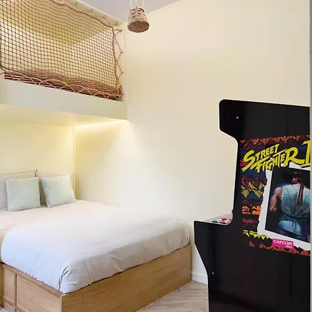 Capsule Candy - Piscine A Boules - Cinema Prive